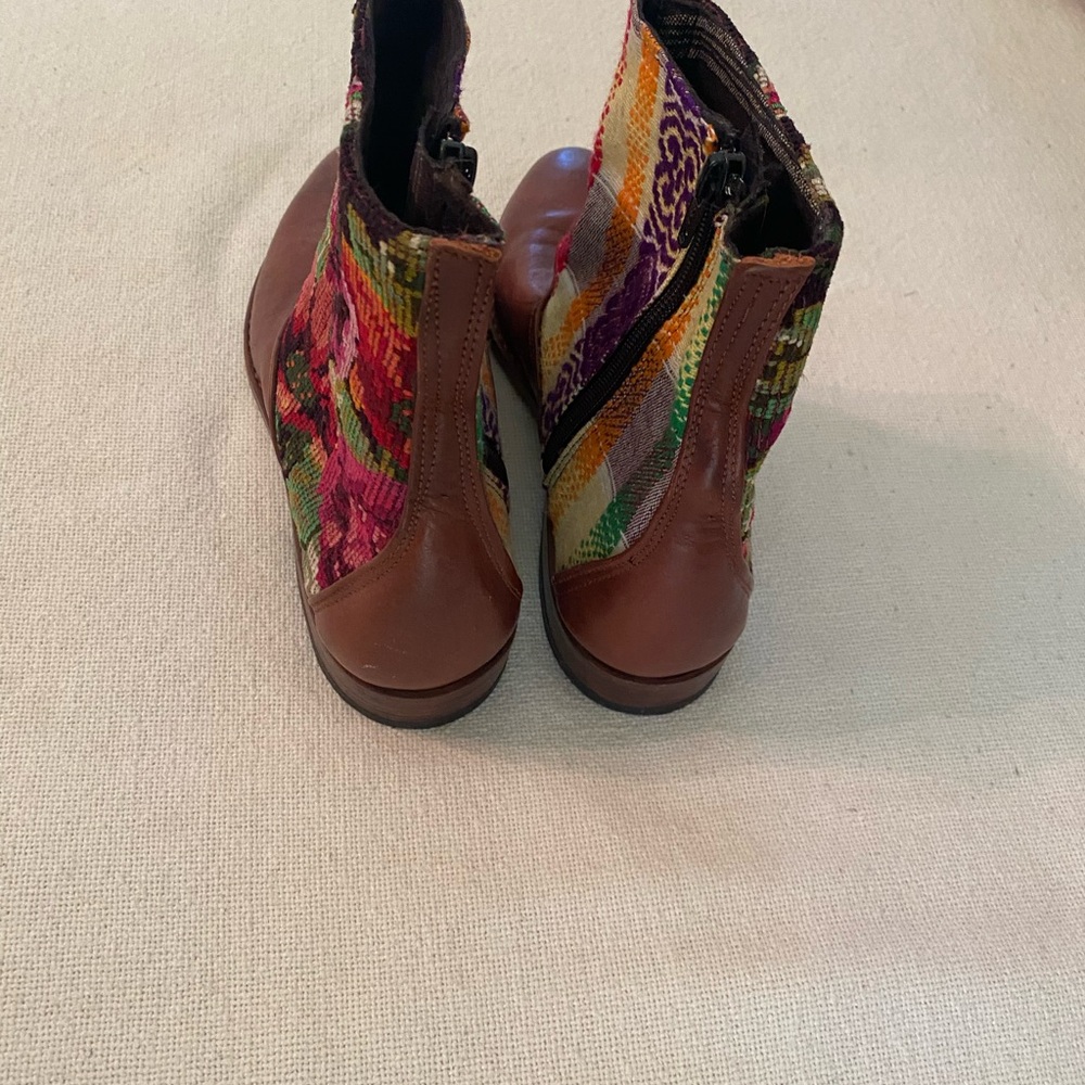 Embroidered booties - Picture 5 of 6